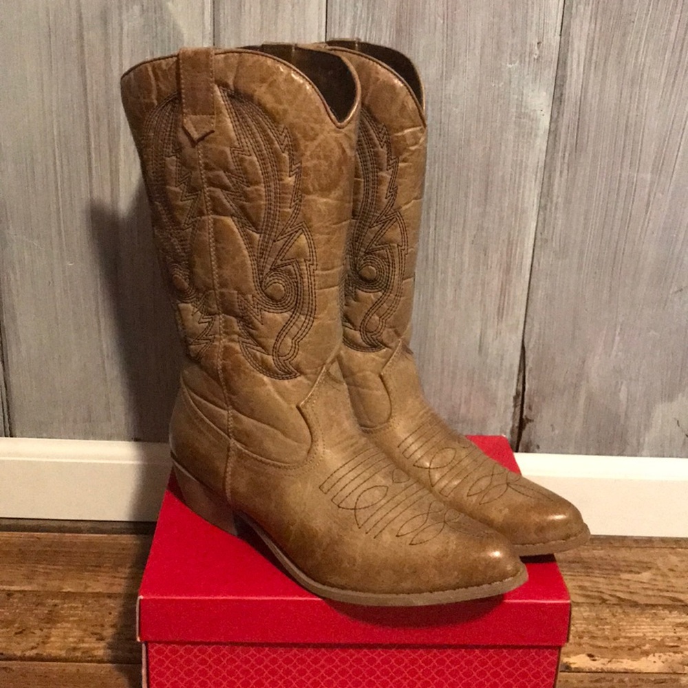 Coconut’s Cowgirl Boots